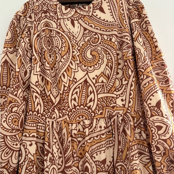 Tolavita Long Sleeve Paisley Maxi Dress in Tan and Cream | Tolavita Modest Maxi - Picture 5 of 12